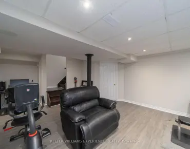 
122 Septonne Ave Bristol-London, Newmarket 3 beds 1 baths  garage $699K