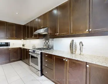 701 Leeder Crt Huron Heights-Leslie Valley, Newmarket 5 beds 2 baths  garage $838K