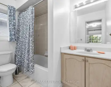 
70 Lealinds Rd <a href='https://luckyalan.com/community.php?community=Vaughan:Patterson'>Patterson, Vaughan</a> 3 beds 4 baths 1 garage $1.148M