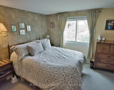 
122 Septonne Ave Bristol-London, Newmarket 3 beds 1 baths  garage $699K