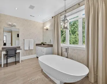 35 Pine Hill Cres <a href='https://luckyalan.com/community.php?community=Aurora:Aurora Estates'>Aurora Estates, Aurora</a> 4 beds 3 baths 1 garage $1.249M