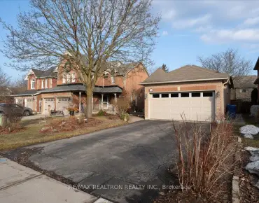 165 Clearmeadow Blvd Summerhill Estates, Newmarket 1 beds 3 baths 2 garage $939K
