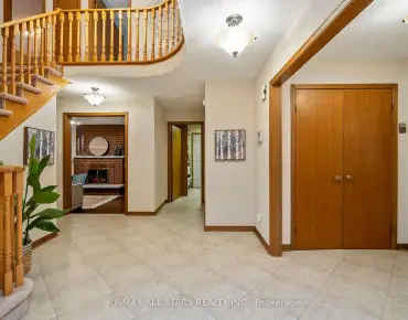 
24 Glendennan Ave <a href='https://luckyalan.com/community.php?community=Markham:Cornell'>Cornell, Markham</a> 4 beds 5 baths 2 garage $1.05M