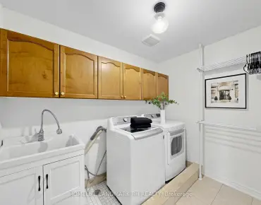 
8331 Islington Ave Islington Woods, Vaughan 3 beds 5 baths 1 garage $1.148M