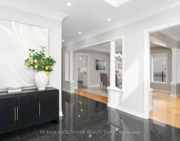 
208 Cabernet Rd <a href='https://luckyalan.com/community.php?community=Vaughan:Patterson'>Patterson, Vaughan</a> 3 beds 4 baths 1 garage $899K