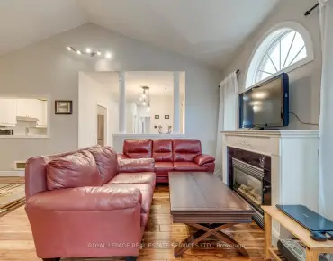 
130 Princeton Gate <a href='https://luckyalan.com/community.php?community=Vaughan:Maple'>Maple, Vaughan</a> 3 beds 3 baths 2 garage $1.35M