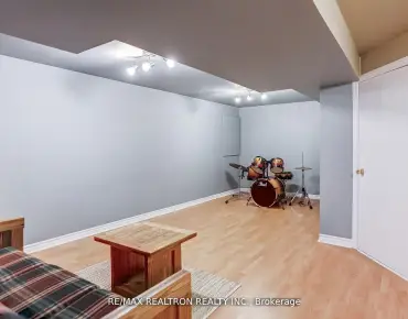 
2 Meyer Circ Markham Village, Markham 4 beds 4 baths 2 garage $1.589M