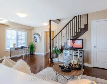 19 Bearings Ave Stouffville, Whitchurch-Stouffville 3 beds 3 baths 1 garage $899K
