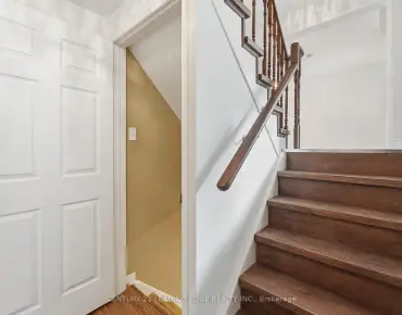 
11 Snedden Ave Bayview Wellington, Aurora 3 beds 3 baths 1 garage $799K