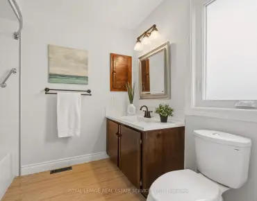 
11 Snedden Ave Bayview Wellington, Aurora 3 beds 3 baths 1 garage $799K