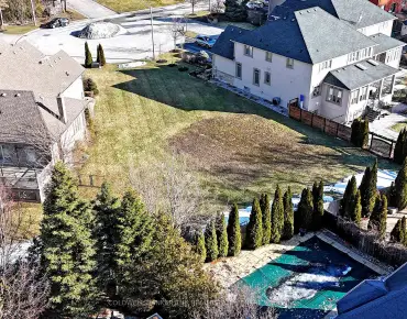 
22 Lowther Ave <a href='https://luckyalan.com/community.php?community=Richmond Hill:Oak Ridges'>Oak Ridges, Richmond Hill</a> 3 beds 4 baths 1 garage $1.288M