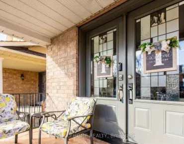 
8312 Kipling Ave <a href='https://luckyalan.com/community.php?community=Vaughan:West Woodbridge'>West Woodbridge, Vaughan</a> 3 beds 3 baths  garage $699.999K