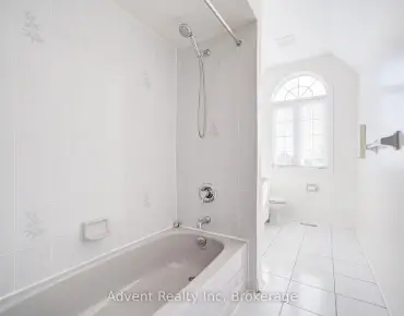 
68 Regent St <a href='https://luckyalan.com/community.php?community=Richmond Hill:Mill Pond'>Mill Pond, Richmond Hill</a> 5 beds 6 baths 2 garage $1.999M