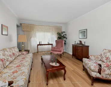 127 Knapton Dr Woodland Hill, Newmarket 3 beds 3 baths 1 garage $930K