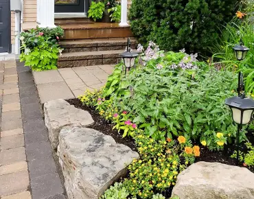 127 Knapton Dr Woodland Hill, Newmarket 3 beds 3 baths 1 garage $930K