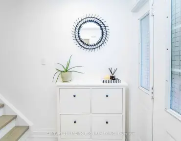 32 WILLIAM SHEARN Cres Angus Glen, Markham 2 beds 3 baths 1 garage $968K