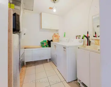 
55 Hollybush Dr <a href='https://luckyalan.com/community.php?community=Vaughan:Maple'>Maple, Vaughan</a> 3 beds 4 baths 1 garage $1.08M