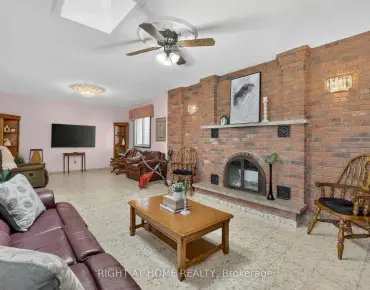 68 Regent St <a href='https://luckyalan.com/community_CN.php?community=Richmond Hill:Mill Pond'>Mill Pond, Richmond Hill</a> 5 beds 6 baths 2 garage $1.999M