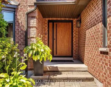 104 Eagle St Central Newmarket, Newmarket 2 beds 1 baths 1 garage $1.35M