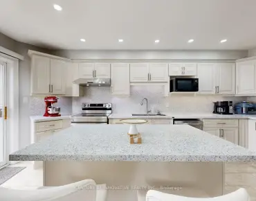 
392 Farrell Rd <a href='https://luckyalan.com/community.php?community=Vaughan:Patterson'>Patterson, Vaughan</a> 5 beds 5 baths 2 garage $2.29M