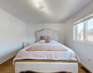 6745 Main St Stouffville, Whitchurch-Stouffville 5 beds 3 baths  garage $995K