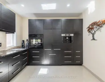 626 College Manor Dr Gorham-College Manor, Newmarket 4 beds 4 baths 2 garage $1.15M
