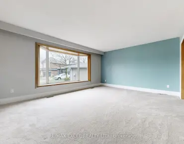 
30 Jordanray Blvd Summerhill Estates, Newmarket 3 beds 3 baths 1 garage $839.9K