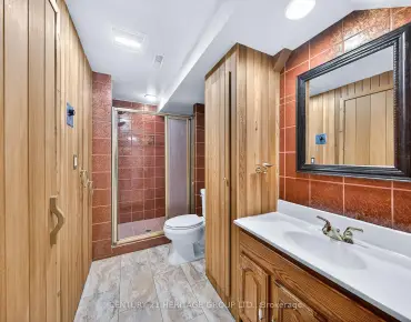 
217 Hampton Crt Bristol-London, Newmarket 4 beds 4 baths 2 garage $1.099M