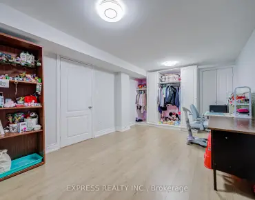 10 Karen Miles Cres <a href='https://luckyalan.com/community.php?community=Markham:Middlefield'>Middlefield, Markham</a> 4 beds 4 baths 2 garage $1.289M