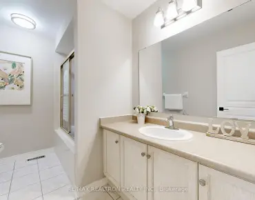 
378 Bur Oak Ave <a href='https://luckyalan.com/community.php?community=Markham:Berczy'>Berczy, Markham</a> 3 beds 3 baths 1 garage $968K