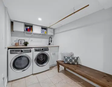 
Parkview  Central Newmarket, Newmarket 3 beds 2 baths 1 garage $998K