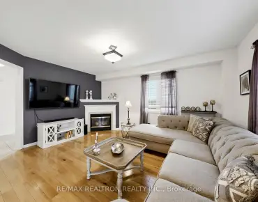 
739 Pam Cres Huron Heights-Leslie Valley, Newmarket 3 beds 3 baths  garage $829K