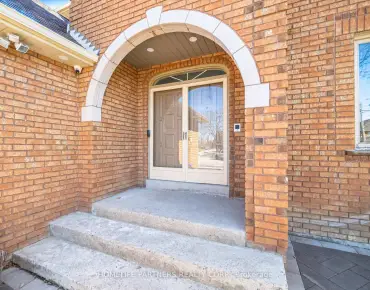 32 Holyrood Cres Kleinburg, Vaughan 3 beds 3 baths 1 garage $1.1M