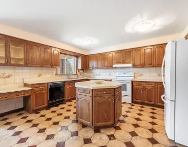 
84 Lawrence Ave <a href='https://luckyalan.com/community.php?community=Richmond Hill:Crosby'>Crosby, Richmond Hill</a> 3 beds 3 baths  garage $1.05M