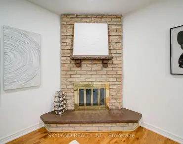 
61 Sorrell Cres <a href='https://luckyalan.com/community.php?community=Markham:Milliken Mills East'>Milliken Mills East, Markham</a> 3 beds 3 baths  garage $898K