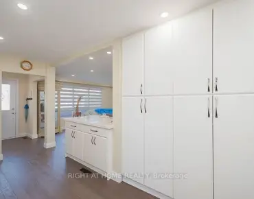 
161 Charlotte St S Gorham-College Manor, Newmarket 5 beds 2 baths  garage $699K