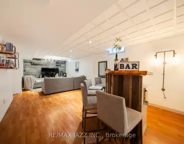 
69 Lindsay Ave Bristol-London, Newmarket 3 beds 1 baths  garage $735K