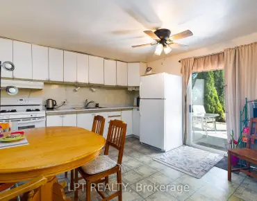 6823 Main St Stouffville, Whitchurch-Stouffville 4 beds 2 baths 1 garage $749K
