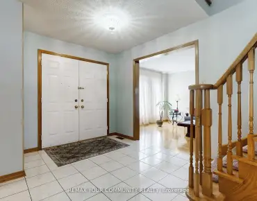 
Golden Spruce  <a href='https://luckyalan.com/community.php?community=Vaughan:Maple'>Maple, Vaughan</a> 2 beds 3 baths 1 garage $860K