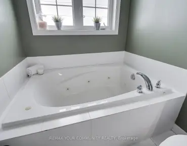 
244 Frederick Curran Ln Woodland Hill, Newmarket 4 beds 5 baths 2 garage $1.899M