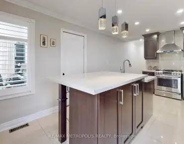 142 Regatta Ave <a href='https://luckyalan.com/community_CN.php?community=Richmond Hill:Oak Ridges'>Oak Ridges, Richmond Hill</a> 4 beds 4 baths 2 garage $1.649M
