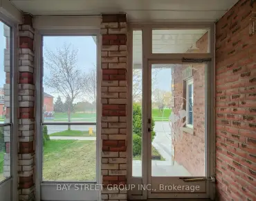
102 Worthing Ave <a href='https://luckyalan.com/community.php?community=Markham:Milliken Mills East'>Milliken Mills East, Markham</a> 4 beds 6 baths 2 garage $1.599M