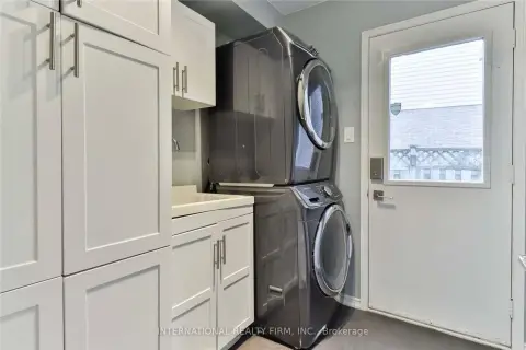 Newmarket Bristol-London community 168 Willow Ln For Sale
