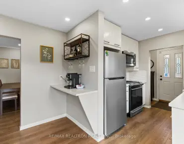 39 Jasper Dr Aurora Heights, Aurora 4 beds 2 baths  garage $949K
