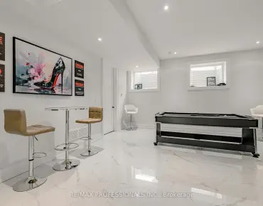 152 Wells St Aurora Village, Aurora 4 beds 6 baths 2 garage $2.6M
