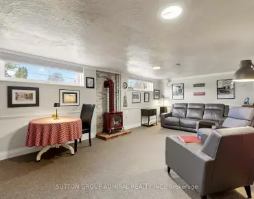 
218 Bay Thorn Dr <a href='https://luckyalan.com/community.php?community=Markham:Royal Orchard'>Royal Orchard, Markham</a> 3 beds 3 baths 1 garage $1.168M