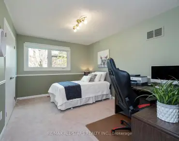61 Trothen Circ Markham Village, Markham 3 beds 4 baths 2 garage $1.088M
