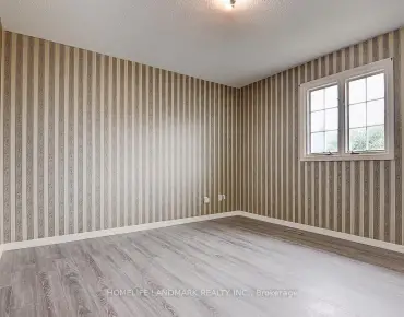 
425 Centre St E <a href='https://luckyalan.com/community.php?community=Richmond Hill:Crosby'>Crosby, Richmond Hill</a> 3 beds 2 baths  garage $975K