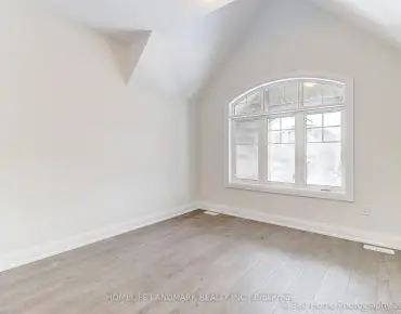 
425 Centre St E <a href='https://luckyalan.com/community.php?community=Richmond Hill:Crosby'>Crosby, Richmond Hill</a> 3 beds 2 baths  garage $975K