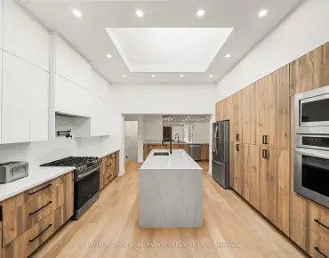
425 Centre St E <a href='https://luckyalan.com/community.php?community=Richmond Hill:Crosby'>Crosby, Richmond Hill</a> 3 beds 2 baths  garage $975K